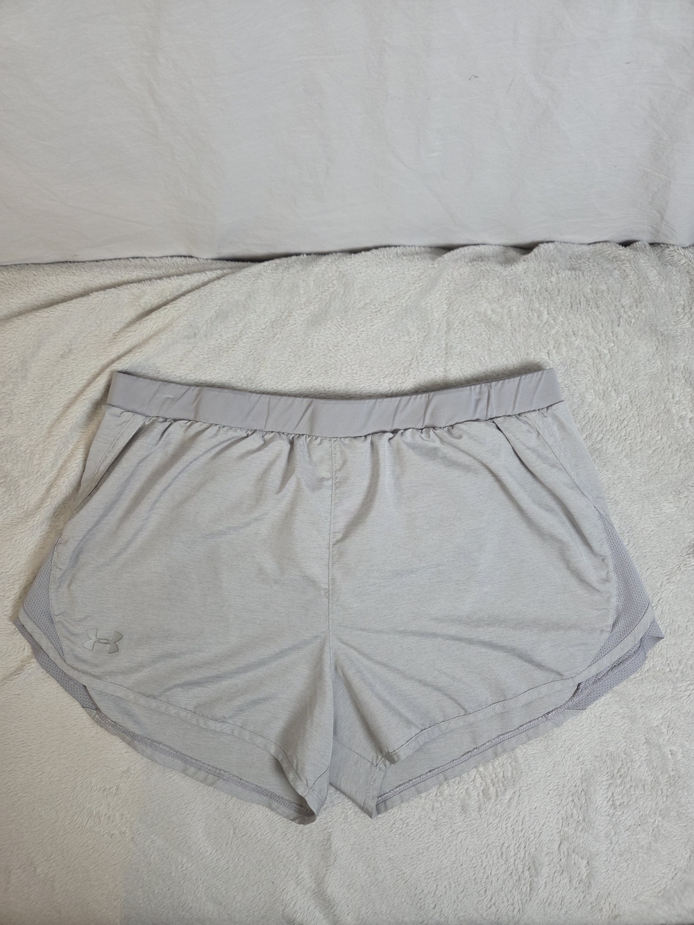 Under Armour HeatGear Women's Fly By 2.0 Athletic Short Gray Size XL EUC